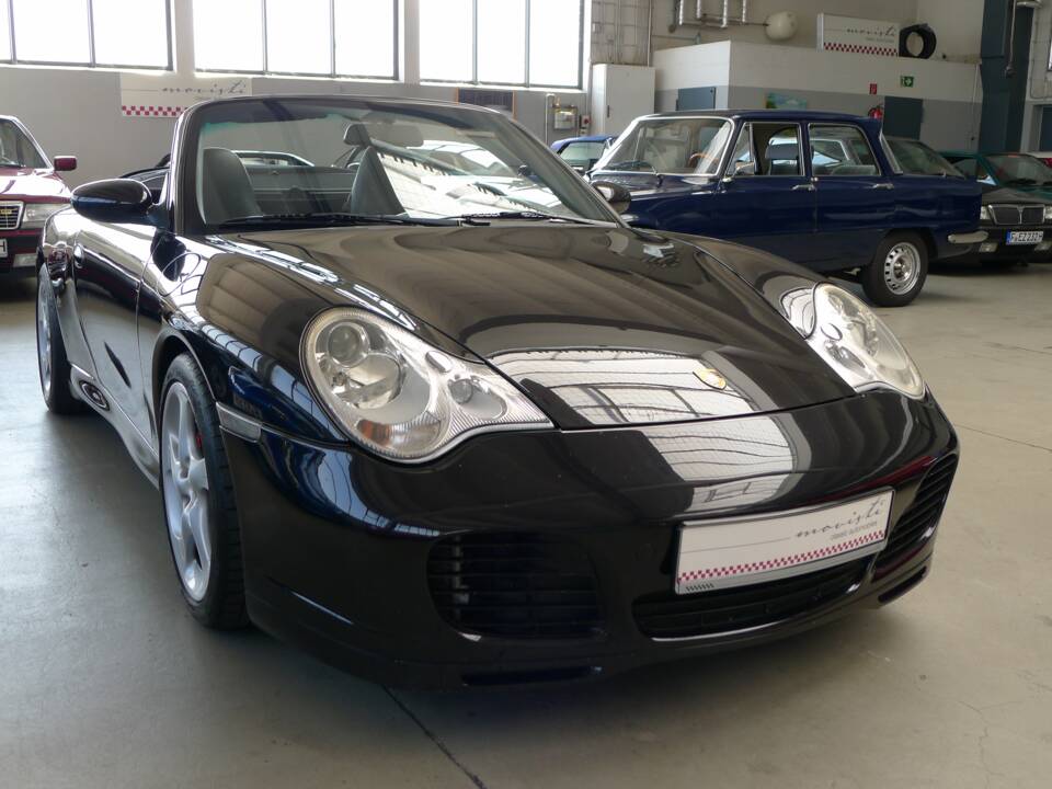 Image 24/41 of Porsche 911 Carrera 4S (2004)