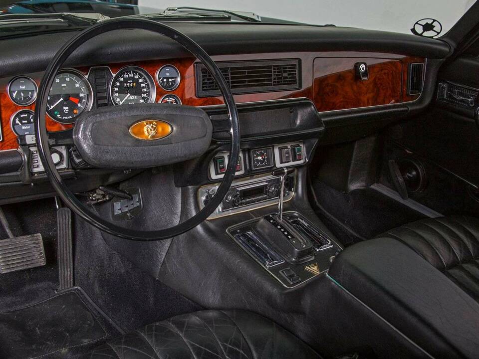 Image 18/31 of Jaguar XJ 5.3 C (1978)