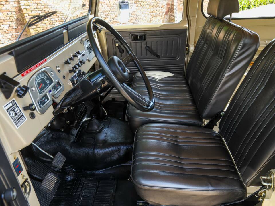Bild 43/50 von Toyota Land Cruiser BJ 40 (1977)
