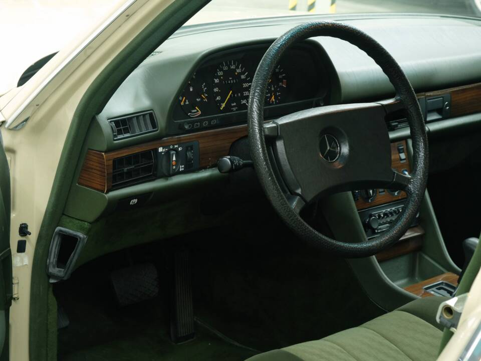 Bild 19/50 von Mercedes-Benz 280 SE (1984)