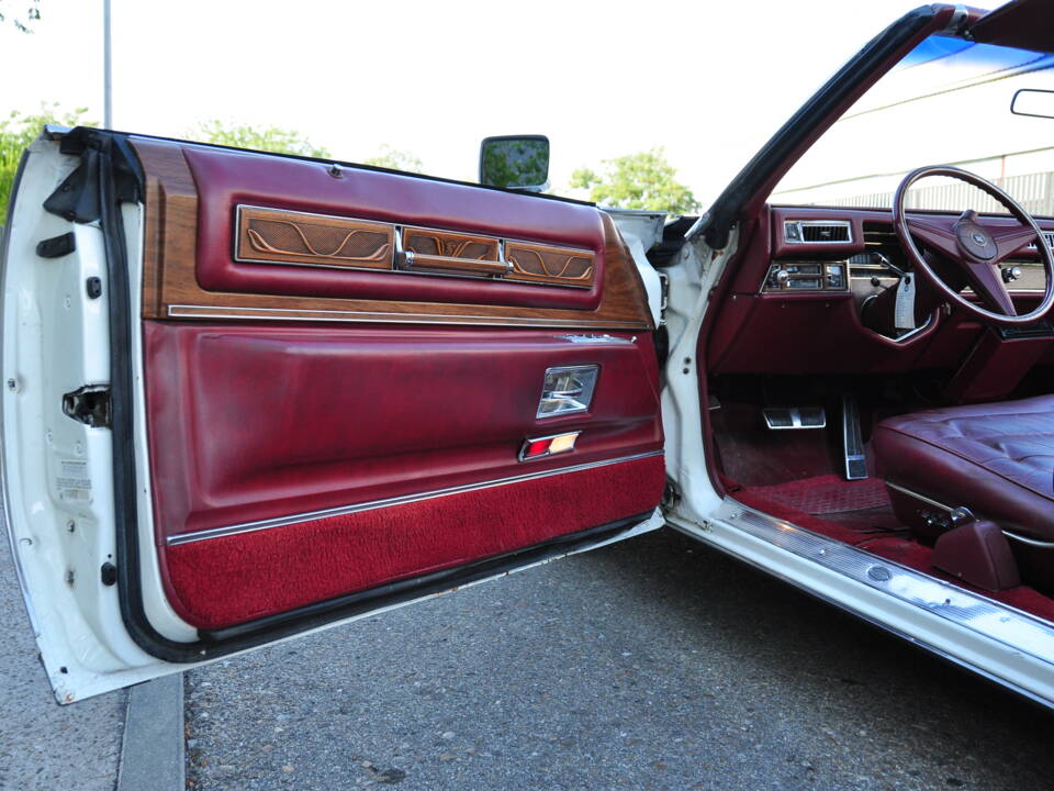 Image 29/75 of Cadillac Fleetwood Eldorado Convertible (1975)