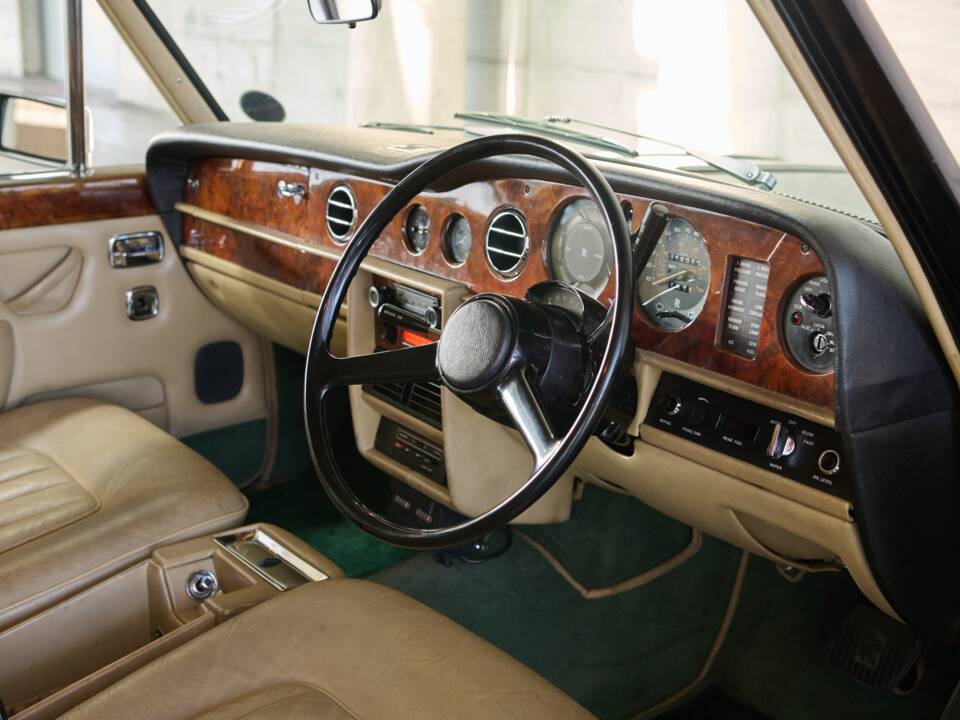 Imagen 37/50 de Rolls-Royce Silver Shadow II (1977)