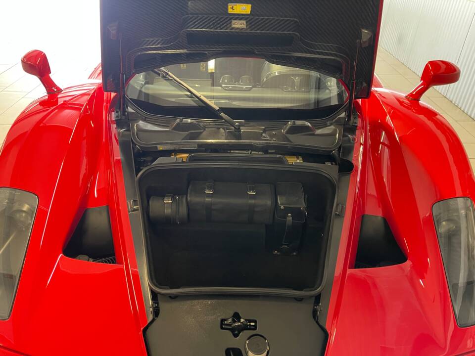 Immagine 6/24 di Ferrari Enzo Ferrari (2004)