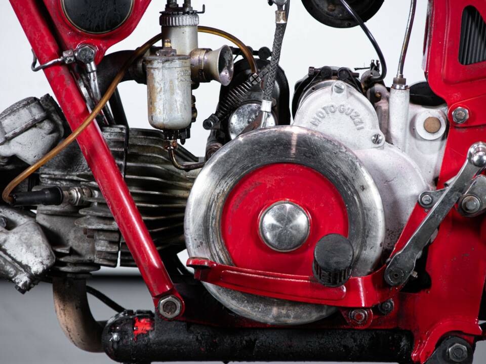 Image 14/50 de Moto Guzzi 250 SS (1950)