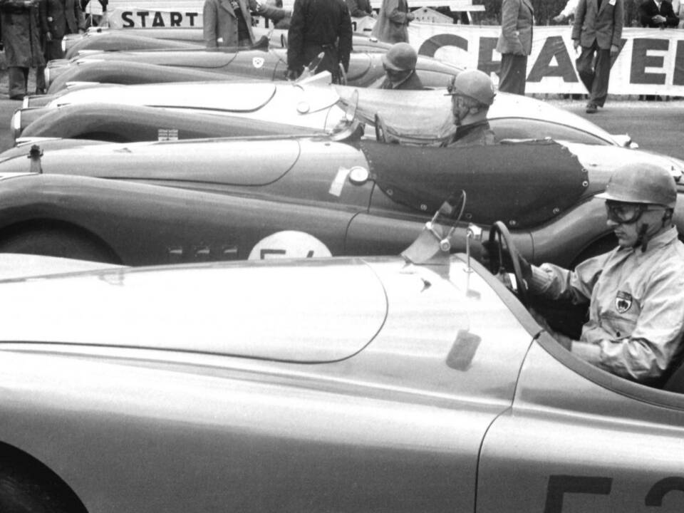 Image 15/50 of Jaguar XK 120 OTS (1950)