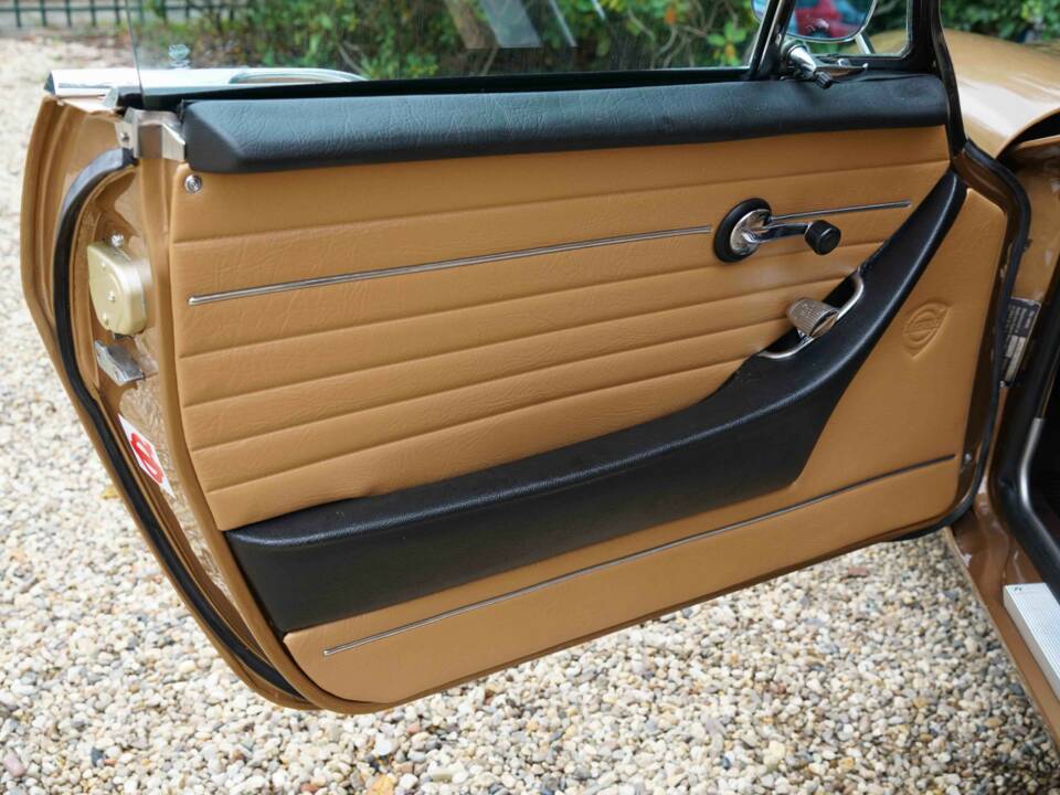 Image 16/50 of Volvo 1800 E (1971)