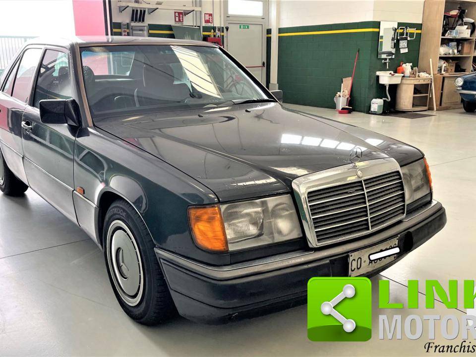 Imagen 10/10 de Mercedes-Benz 200 E (1990)