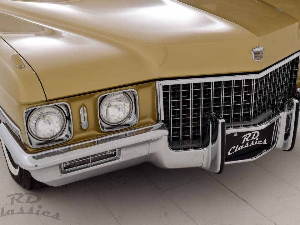 Image 14/32 of Cadillac Coupe DeVille (1971)