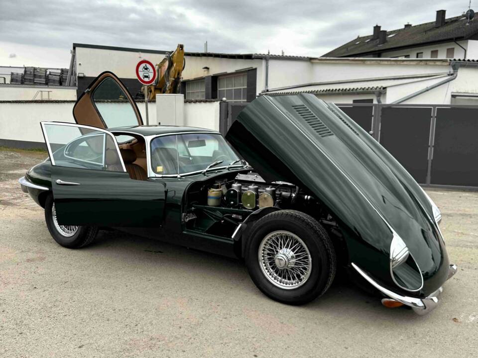Image 40/50 de Jaguar E-Type (1969)