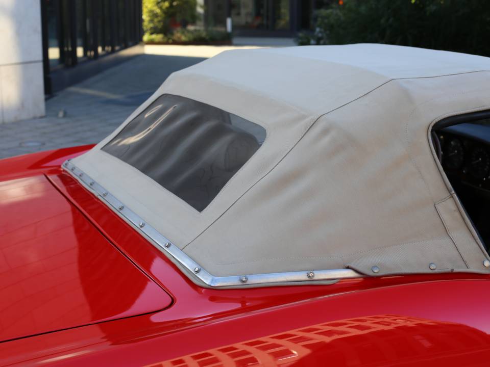 Image 32/58 of Intermeccanica Italia (1968)