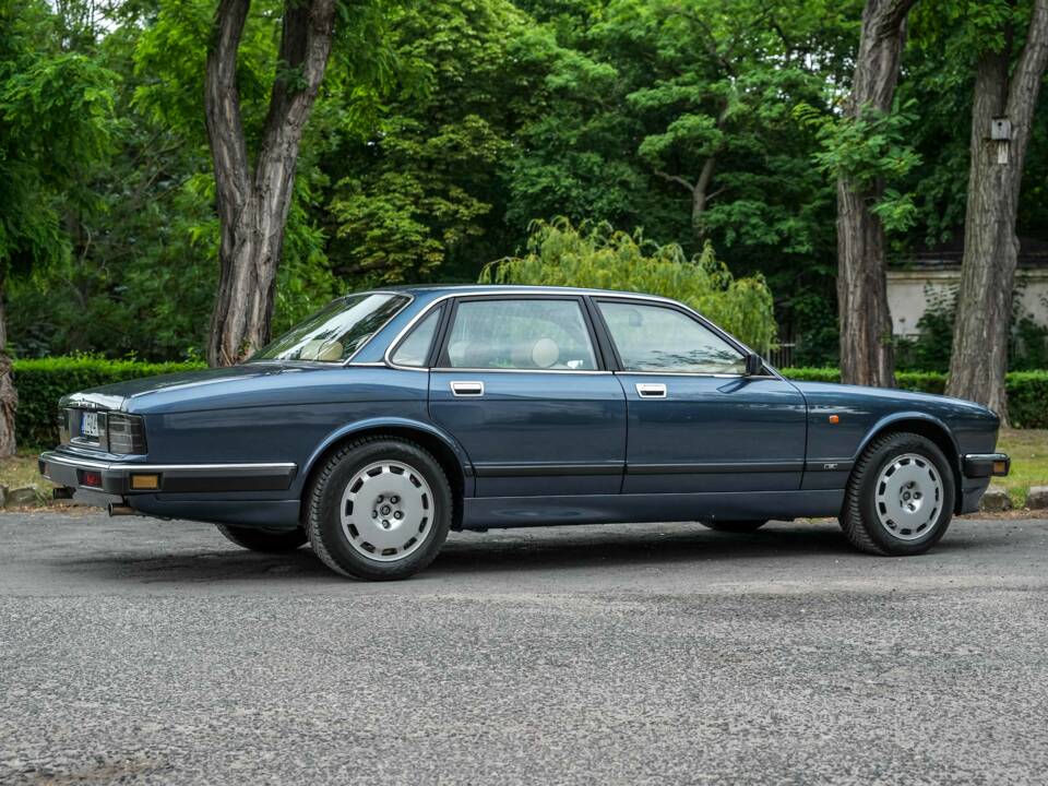 Immagine 20/55 di Jaguar XJ 40 (XJ-R) (1990)