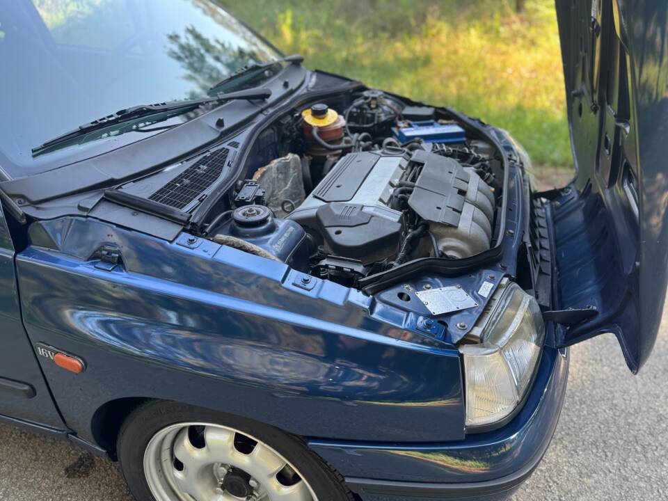Bild 32/40 von Renault Clio I 1.8 16V (1993)