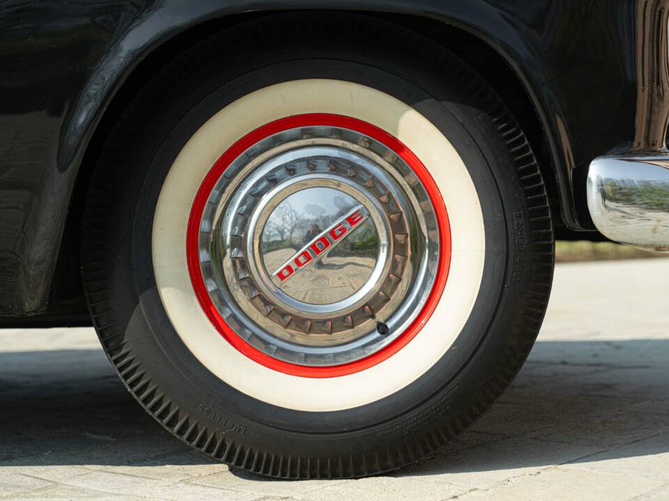 Image 29/50 of Dodge Coronet "Red Ram" (1953)