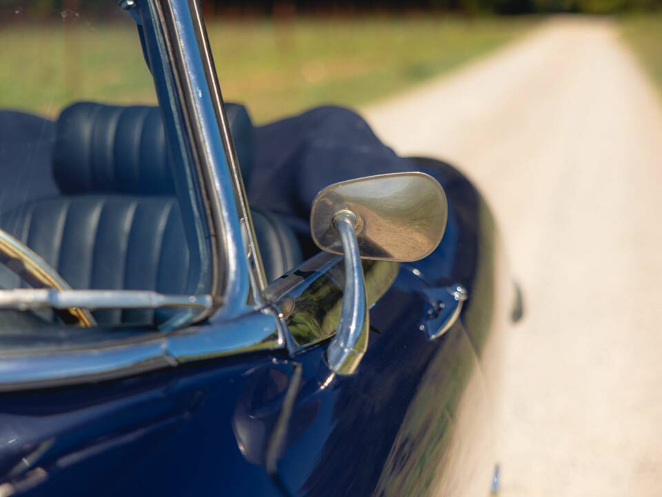 Image 23/50 de Jaguar E-Type (1969)