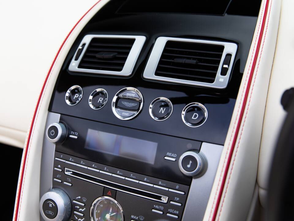 Afbeelding 48/81 van Aston Martin DB 9 Volante (2015)