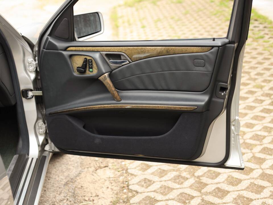 Image 70/98 de Mercedes-Benz E 50 AMG (1996)