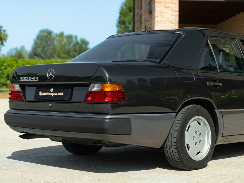 Bild 22/50 von Mercedes-Benz 300 E-24 (1989)