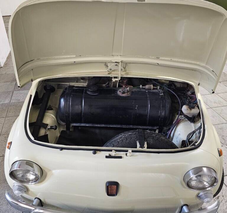 Image 30/43 of FIAT 500 L (1972)