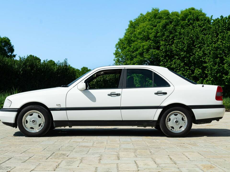 Bild 4/50 von Mercedes-Benz C 200 Kompressor (1996)