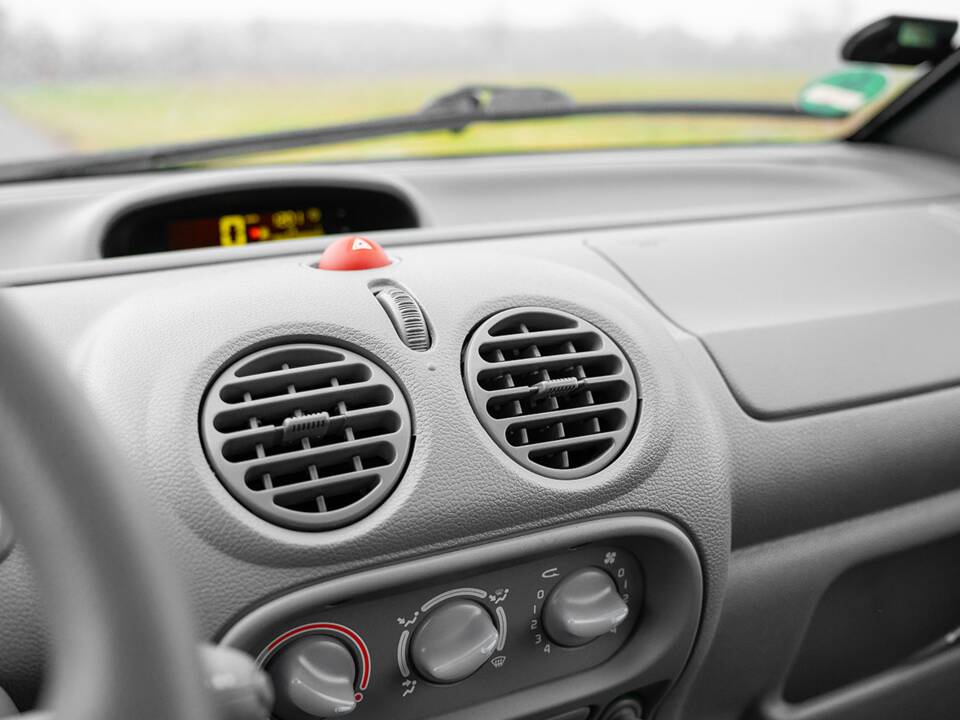 Image 26/36 of Renault Twingo 1.2 16V (2005)