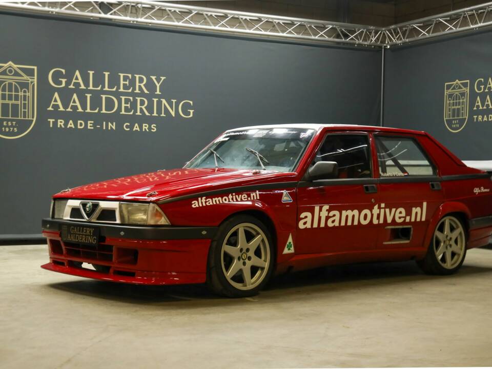 Image 16/50 de Alfa Romeo 75 3.0 V6 QV (1990)