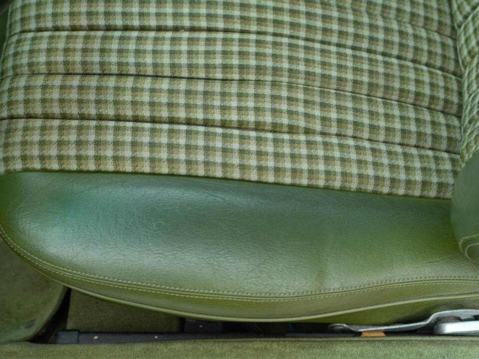 Image 31/50 of Mercedes-Benz 500 SLC (1984)