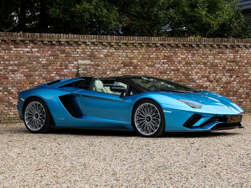 Image 31/50 of Lamborghini Aventador S (2018)