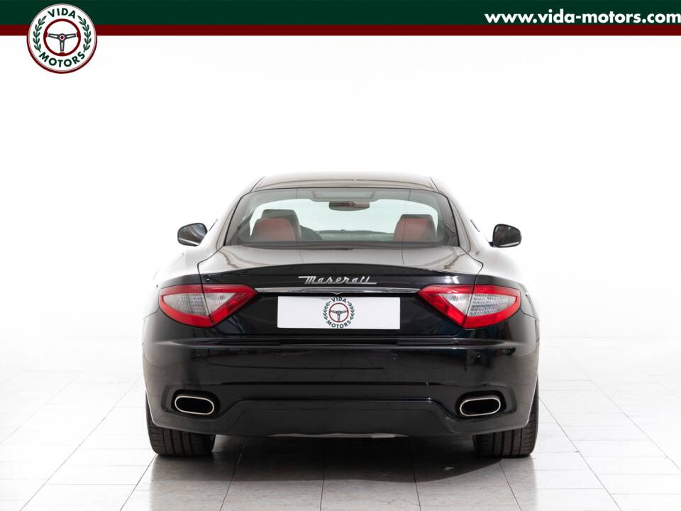 Image 2/15 of Maserati GranTurismo S (2012)