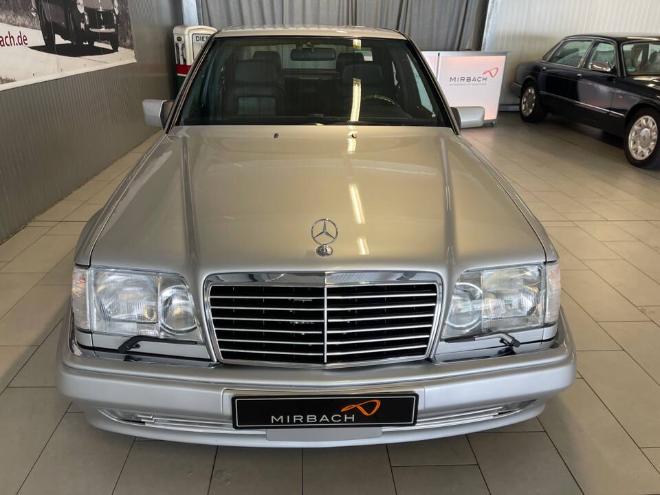 Bild 5/19 von Mercedes-Benz E 60 AMG (1993)