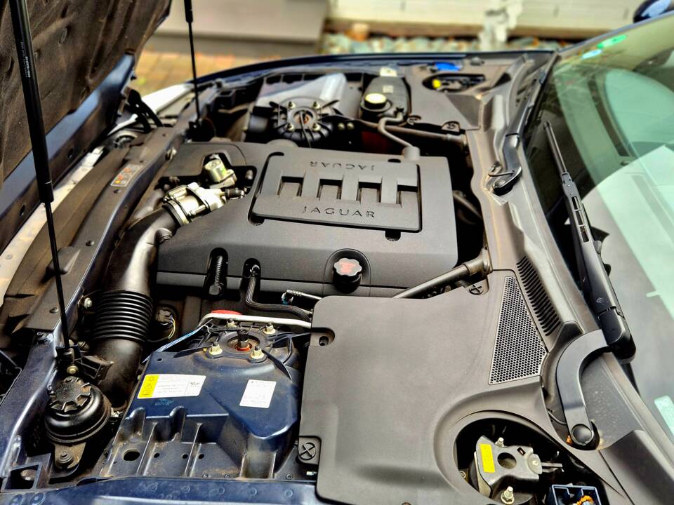 Image 9/10 of Jaguar XK 4.2 (2007)