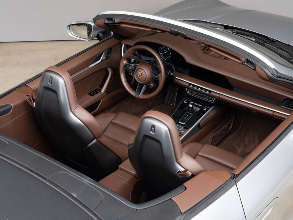 Image 20/31 de Porsche 911 Carrera 4 GTS (2024)