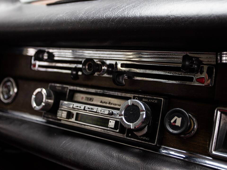 Imagen 21/32 de Mercedes-Benz 220 SE b (1965)