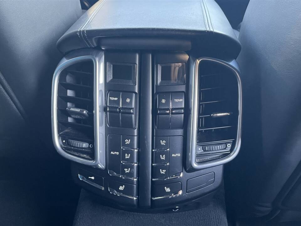 Image 5/46 de Porsche Cayenne Turbo (2011)