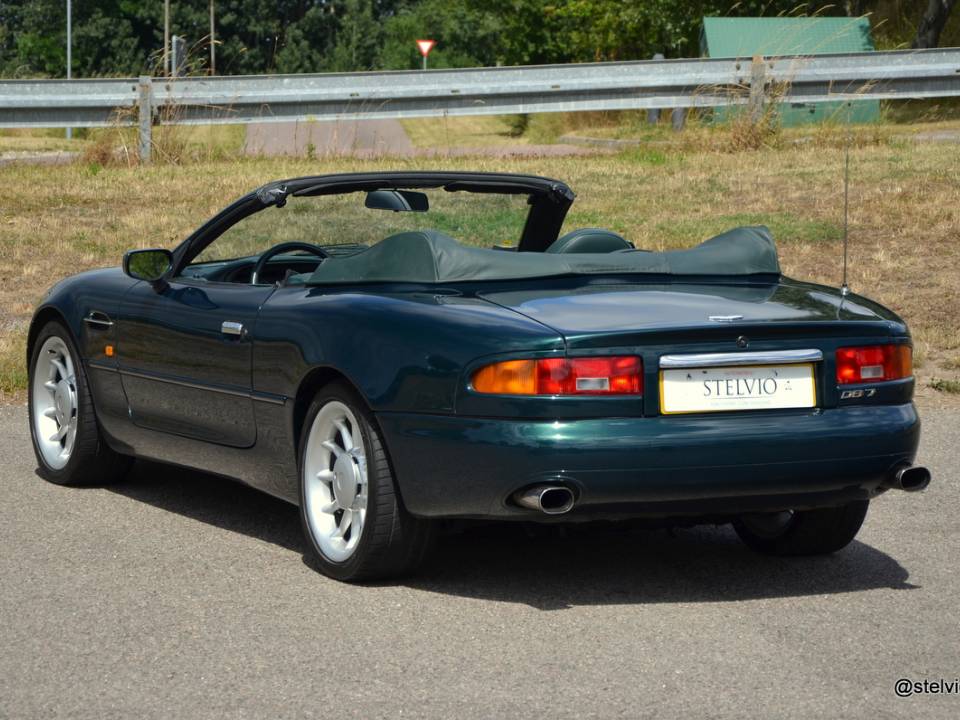 Image 12/19 de Aston Martin DB 7 Volante (1997)
