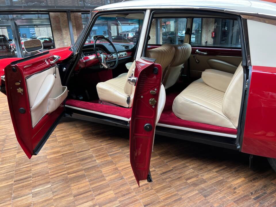 Image 18/37 of Citroën ID 19 (1967)
