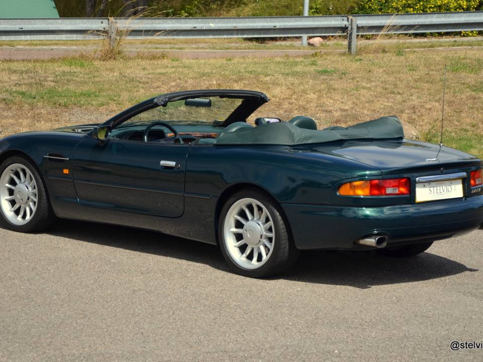 Image 9/19 de Aston Martin DB 7 Volante (1997)