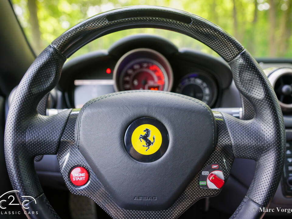 Image 10/85 de Ferrari California (2010)