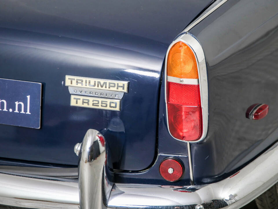 Image 30/50 de Triumph TR 250 (1968)
