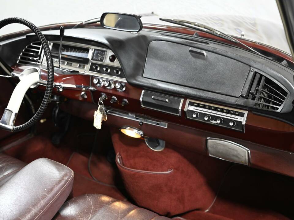 Imagen 50/50 de Citroën DS 19 Chapron (1961)