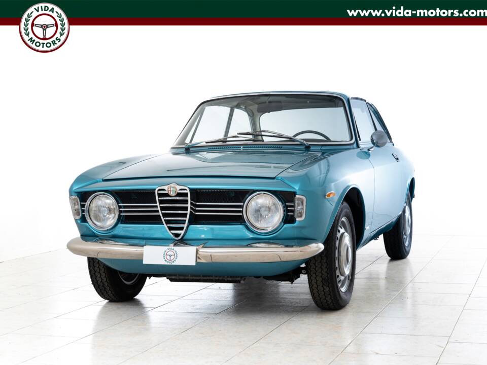 Image 1/15 de Alfa Romeo Giulia 1600 Sprint GT Veloce (1967)