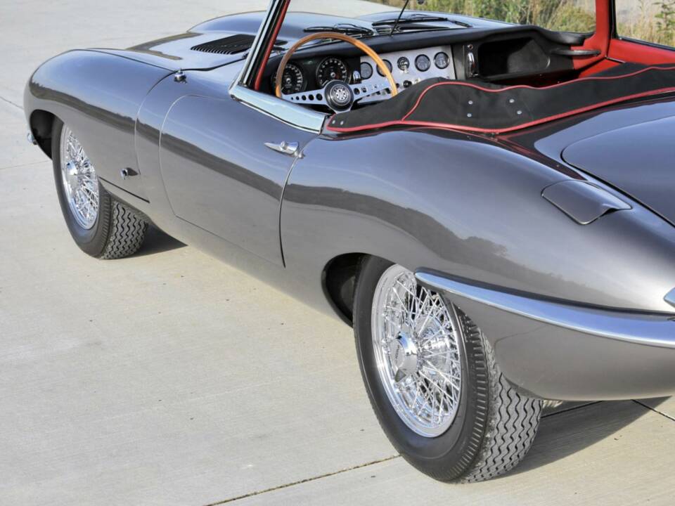 Image 32/50 de Jaguar E-Type 3.8 Flat Floor (1961)