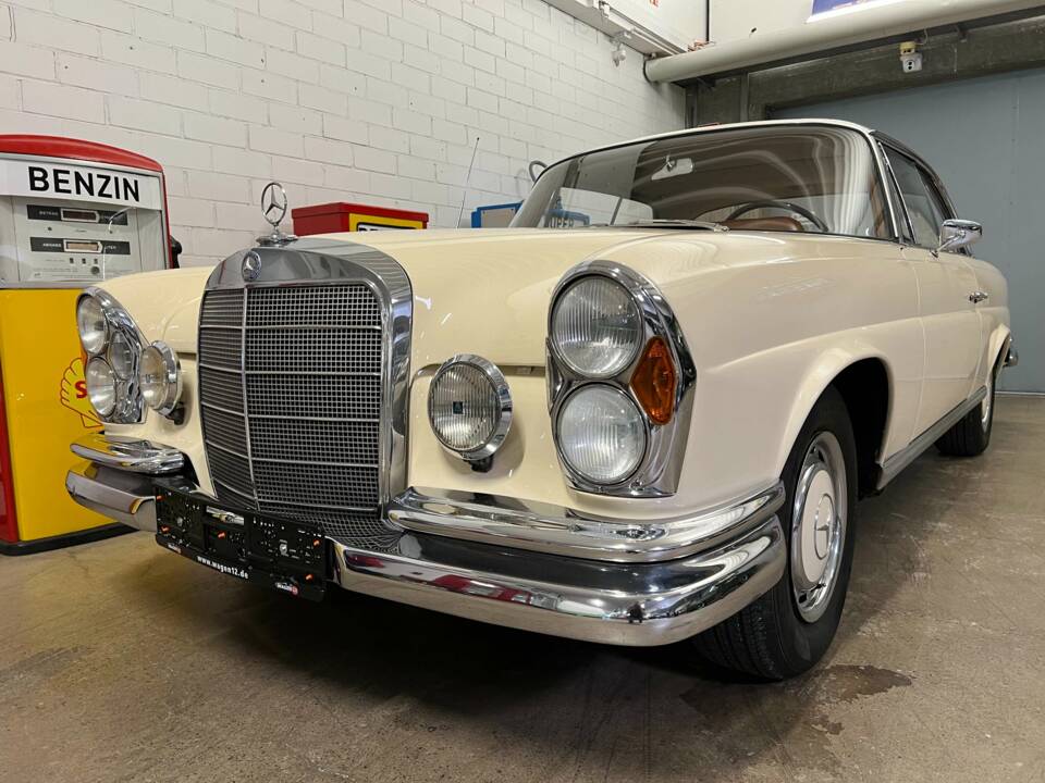 Image 2/15 of Mercedes-Benz 220 SE b (1965)