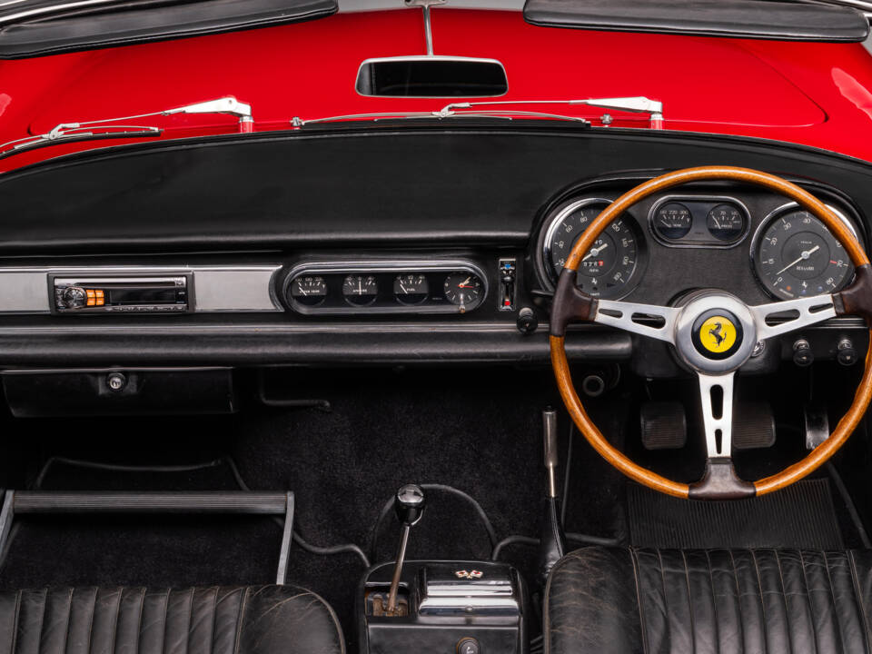 Image 21/28 of Ferrari 275 GTS (1965)