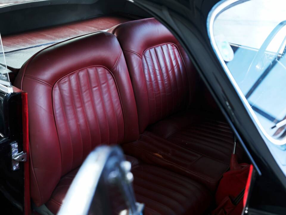 Image 20/47 de Jaguar XK 120 FHC (1954)