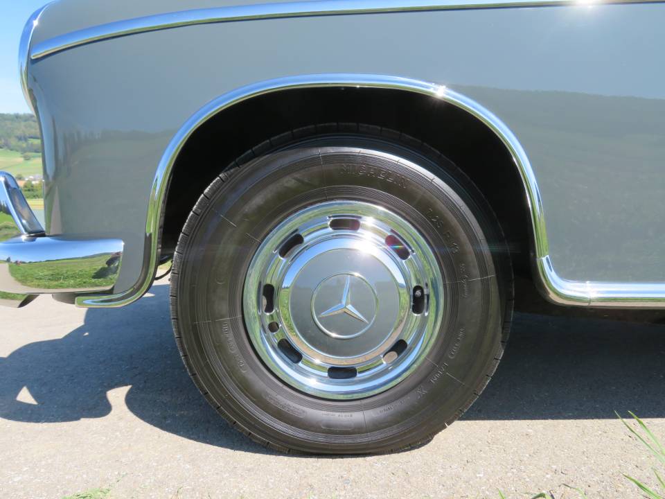 Image 20/23 de Mercedes-Benz 220 S Cabriolet (1957)