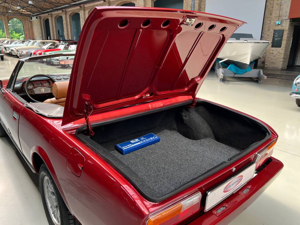 Image 23/28 of Peugeot 504 Convertible (1981)