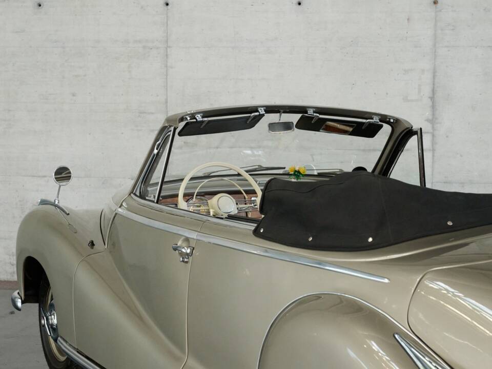 Immagine 17/50 di BMW 502 Baur (1955)