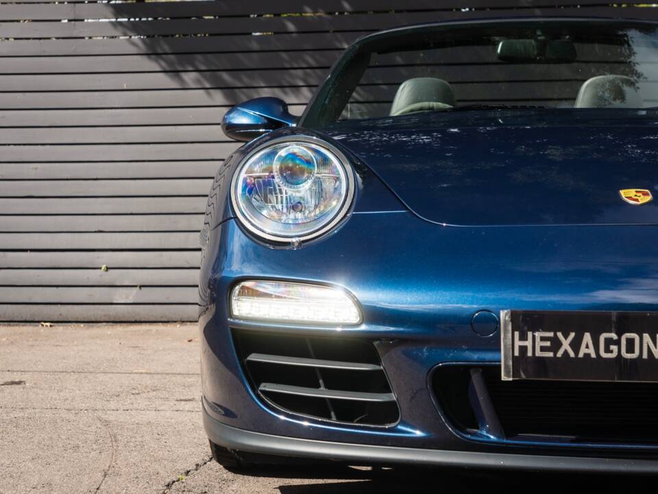 Image 14/54 of Porsche 911 Carrera GTS (2011)