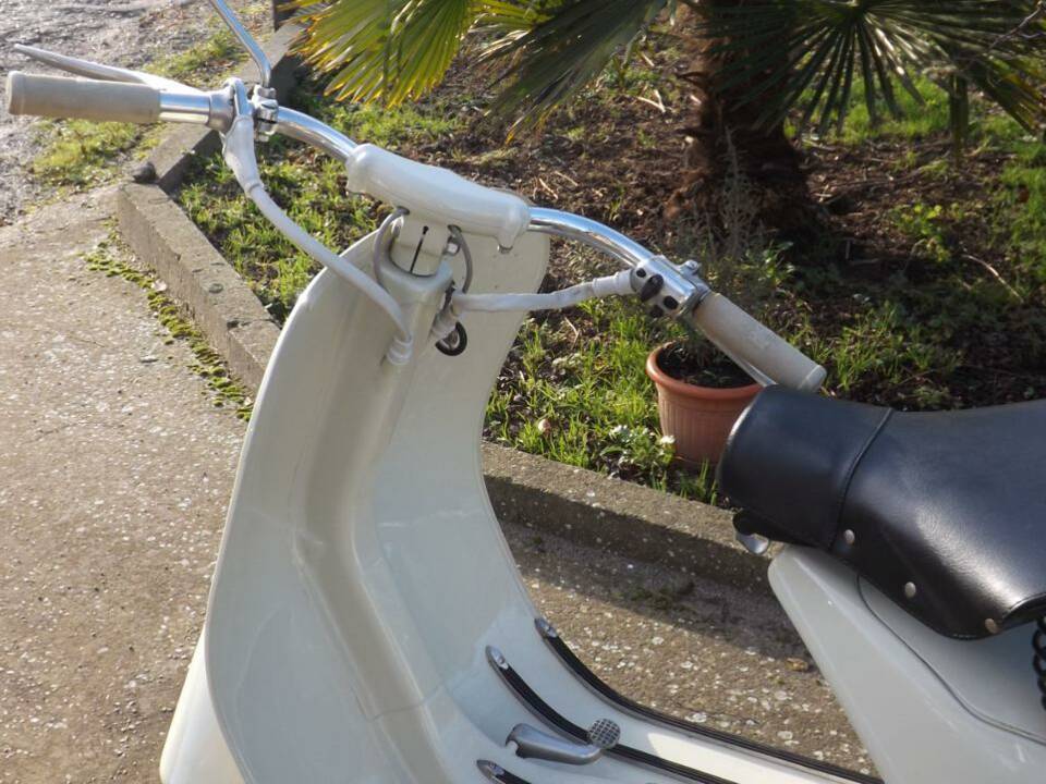 Image 37/38 of Piaggio Vespa 125 (1957)