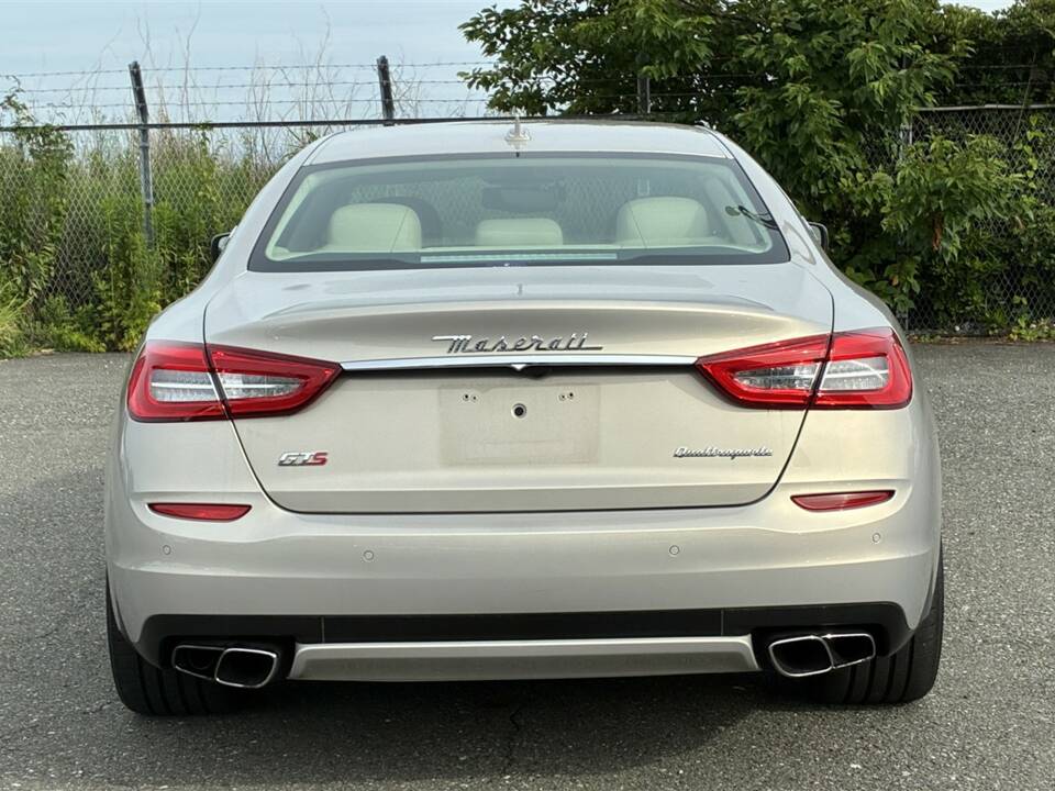 Image 6/54 of Maserati Quattroporte GTS (2015)